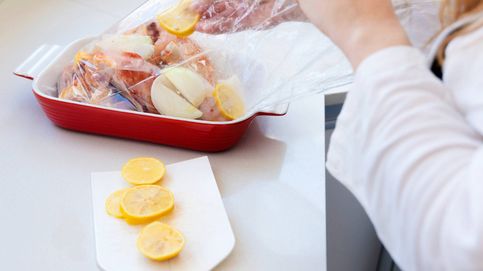 Esto es lo que dice la ciencia sobre si es seguro o no cocinar alimentos en bolsas de plástico en el microondas