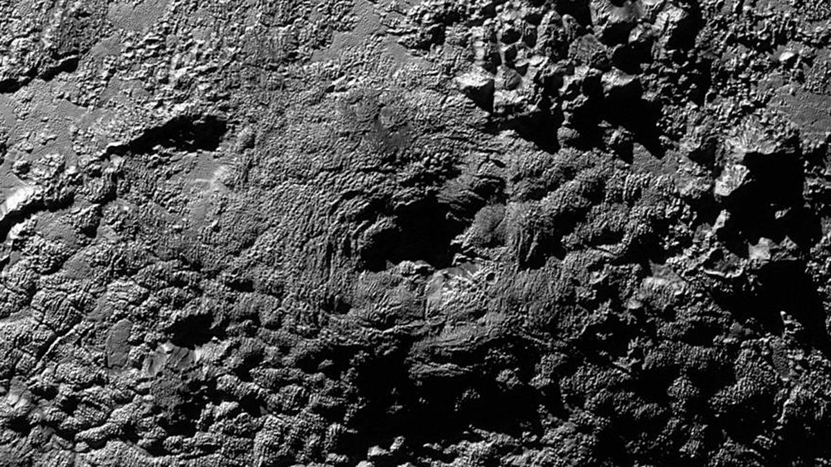 Detectan en Plutón posibles criovolcanes de varios kilómetros de altitud