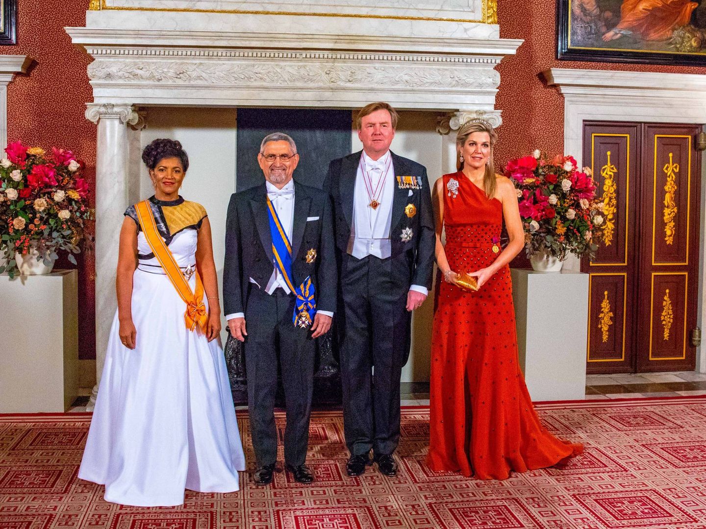 José Carlos Fonseca y su esposa con los reyes de Holanda.(CORDON)