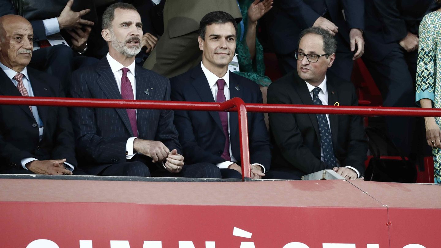 El rey Felipe VI, Pedro Sánchez y Quim Torra en la inauguración de los XVIII Juegos Mediterráneos, el pasado 22 de junio en Barcelona. (EFE)