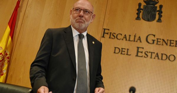 Foto: El fiscal general del Estado, José Manuel Maza, tras la convocatoria del referéndum de Cataluña. (EFE)