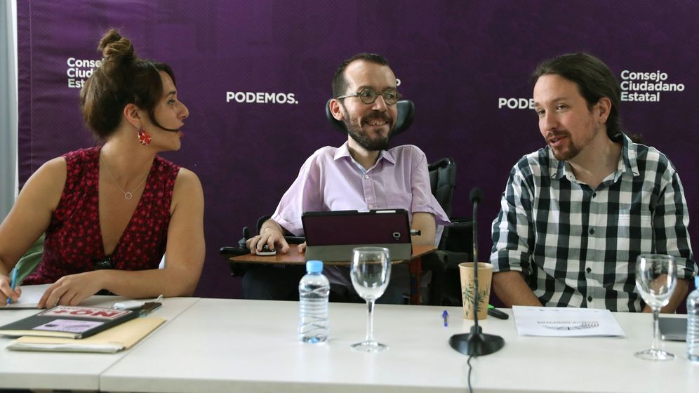 Foto: El secretario general de Podemos, Pablo Iglesias (d), junto al secretario de Organización, Pablo Echenique (c), y la secretaria de Participación, Noelia Vera. (EFE)