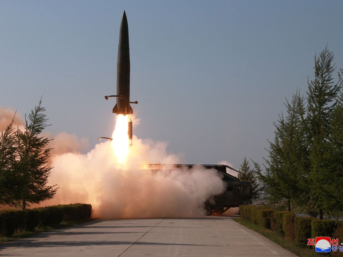 Foto: Misil mientras es lanzando durante un simulacro en Corea del Norte. (EFE)