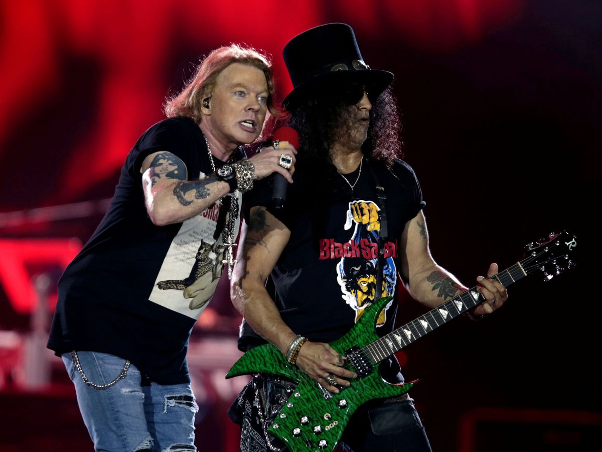 Foto: Axl Rose y Slash durante un concierto de Guns N' Roses. (REUTERS/Christopher Pike)