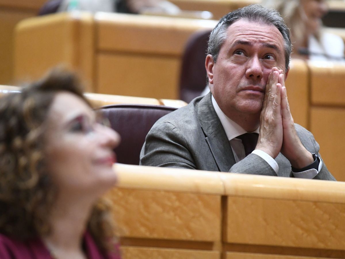Foto: En primer plano, la ministra Montero, en segundo, Juan Espadas. (Europa Press/Fernando Sánchez)