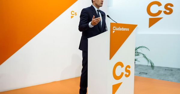 Foto: El líder de Ciudadanos, Albert Rivera, durante la rueda de prensa que ha ofrecido en la madrileña sede de la calle de Alcalá. (EFE)