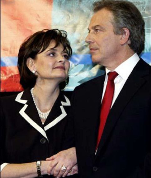 Foto: La mujer de Blair culpa a Brown de los problemas cardíacos de su marido