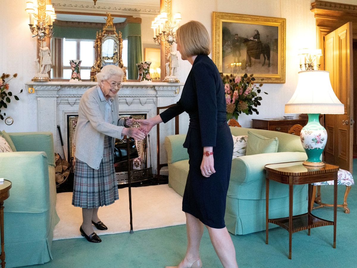 Foto: La reina Isabel II recibe a la nueva primera ministra británica, Liz Truss.  Jane Barlow Pool / REUTERS 