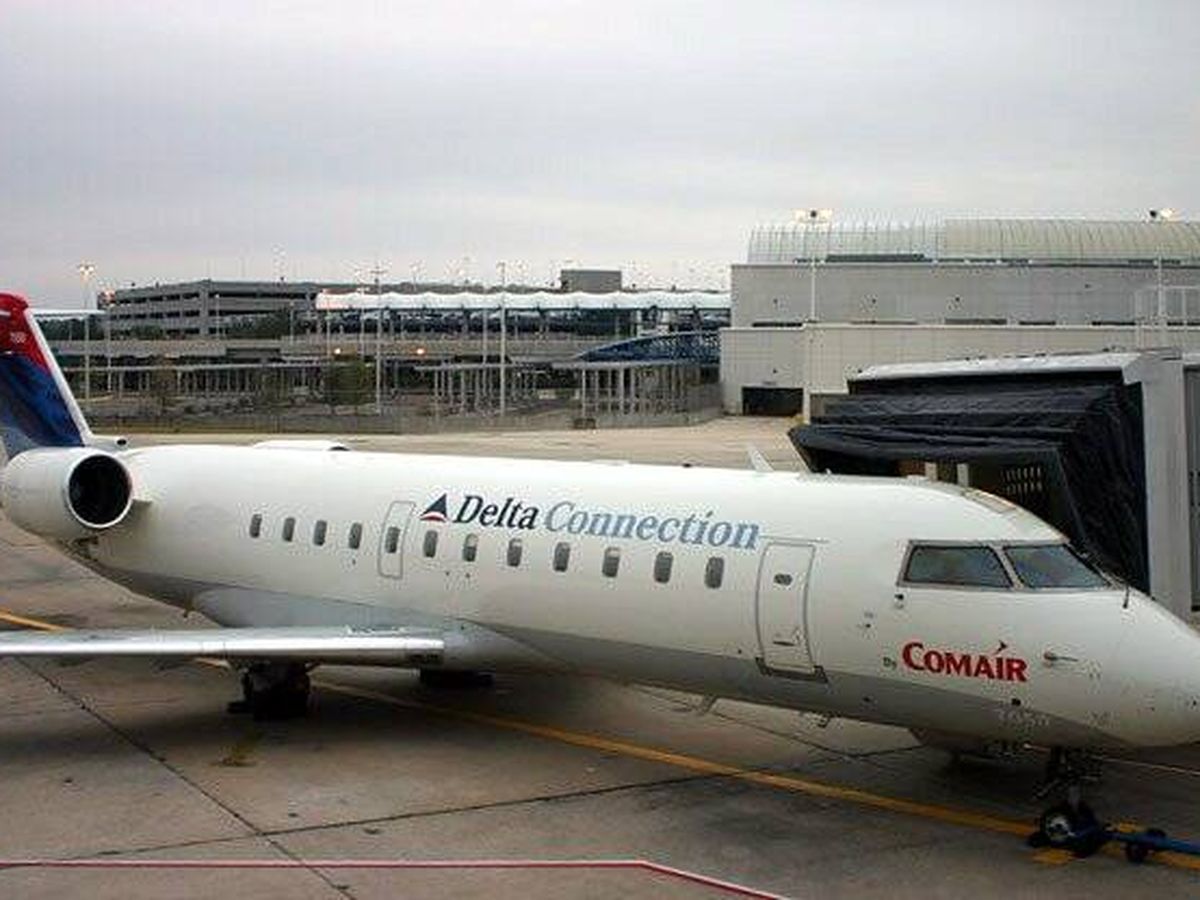 Foto: Un CRJ-100ER con librea de Comair similar al avión involucrado en el accidente. (David Mueller/Wikimedia)