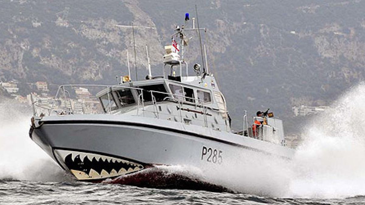 Más tensión en Gibraltar: la Royal Navy vuelve a echar a la Guardia Civil de las aguas del Peñón