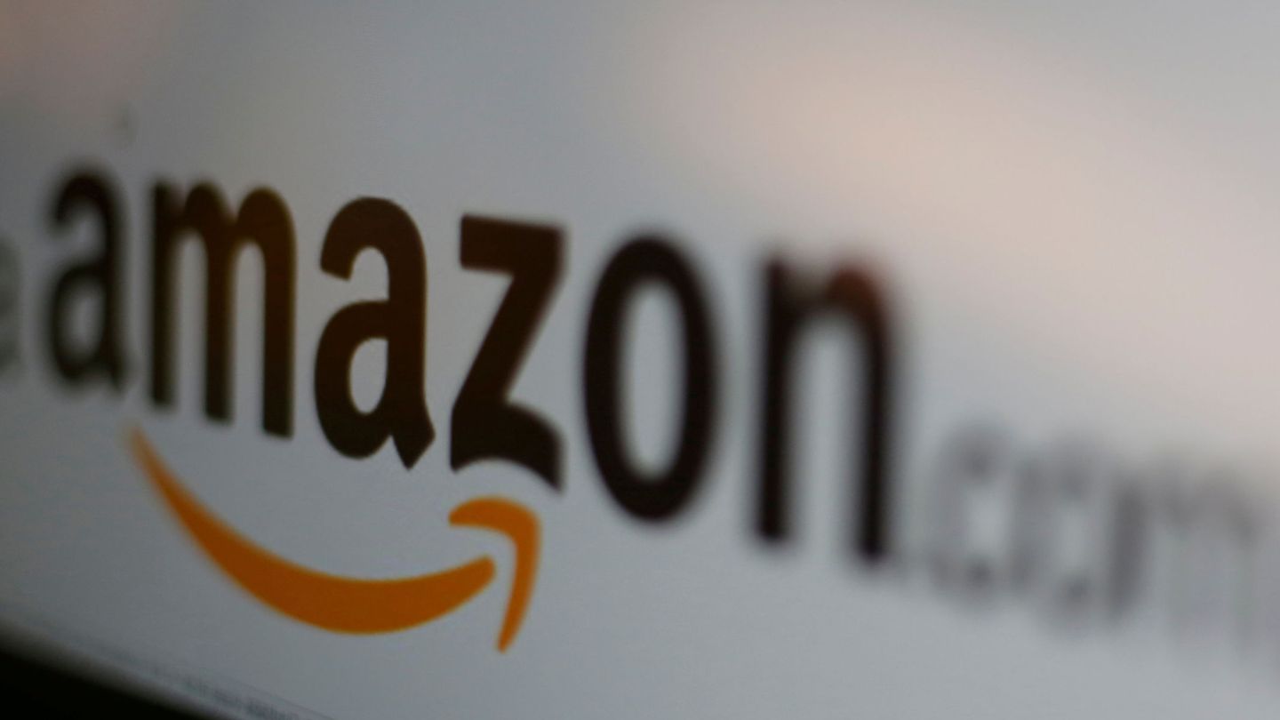 FILE PHOTO: The logo of the web service Amazon is pictured in this June 8, 2017 illustration photo. To match Exclusive MEXICO-AMAZON.COM    REUTERS Carlos Jasso Illustration File Photo