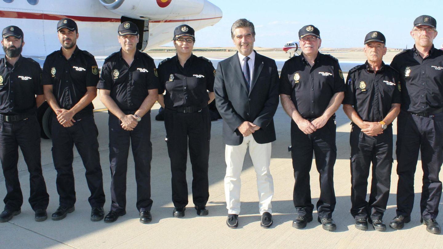 La comisaria Allúe, junto al ex director general de la Policía Ignacio Cosidó. (EFE)