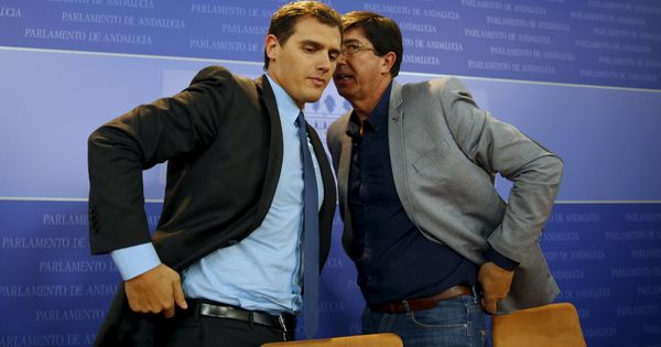 Foto: Albert Rivera y Juan Marín, en el Parlamento de Andalucía.(Reuters)