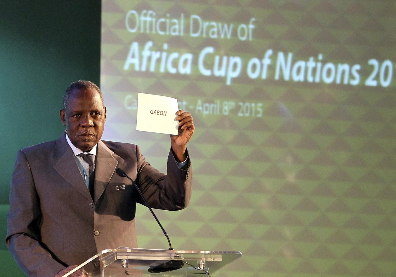 El presidente de la Confederación Africana de Fútbol (CAF), el camerunés Issa Hayatou. (EFE)