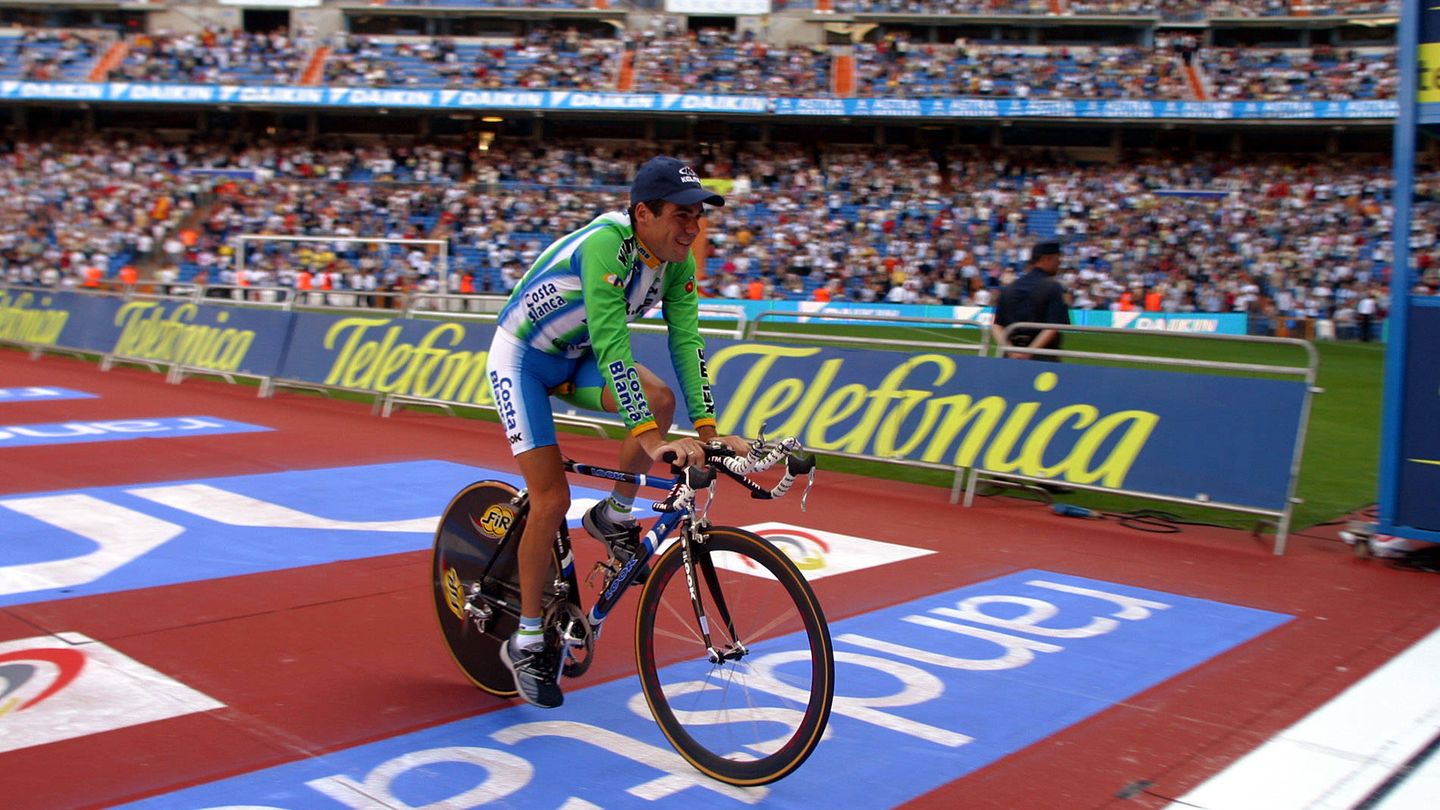 Aitor González en la etapa que le dio La Vuelta 2002 (Reuters)