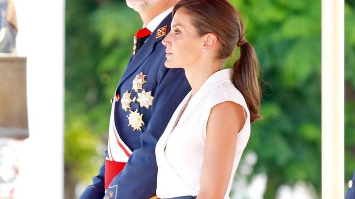 El elegante (e irreprochable) look de estreno de la reina Letizia en un acto militar 