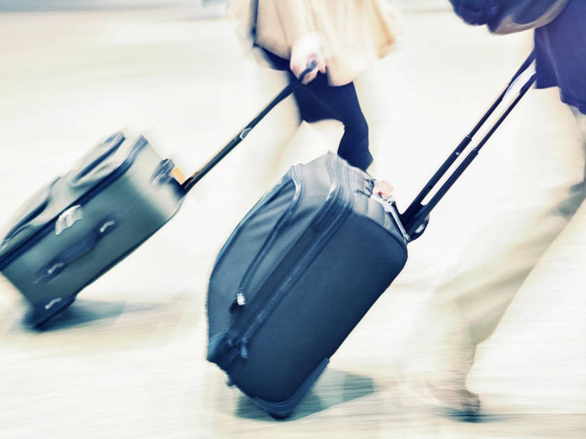 salario Culpable Doblez ¿Pagar por el equipaje de mano? United Airlines cobra por llevar maleta