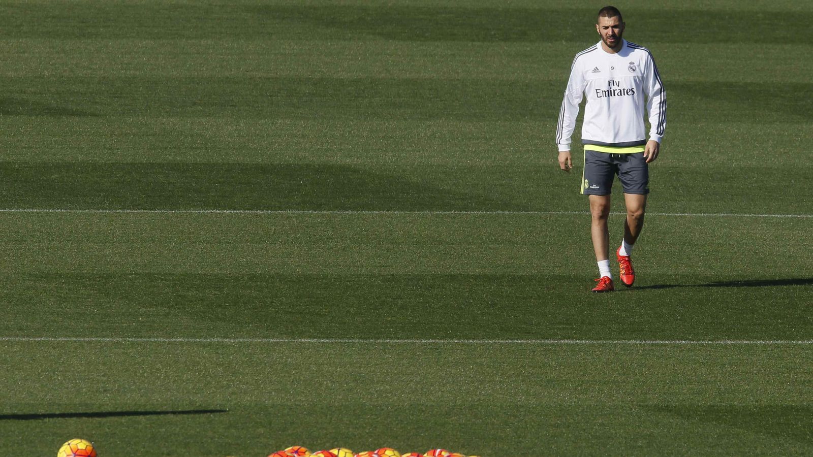 Foto: Karim Benzema, durante un entrenamiento con el Real Madrid (Efe).