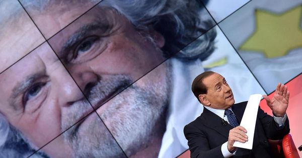 Foto: Silvio Berlusconi y, de fondo, Beppe Grillo. (EFE)