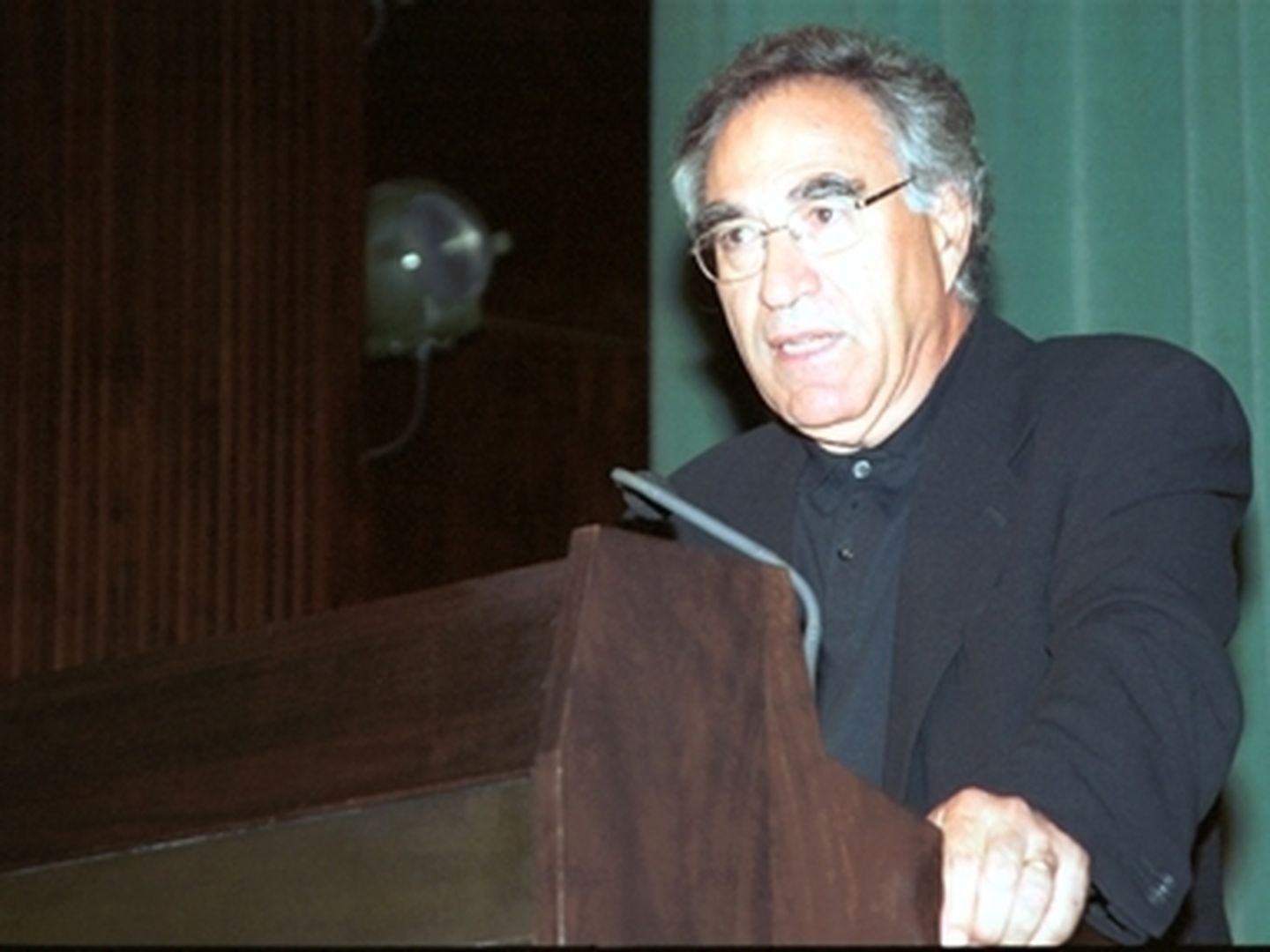S. M. F. durante una conferencia en la Fundación Juan March. 