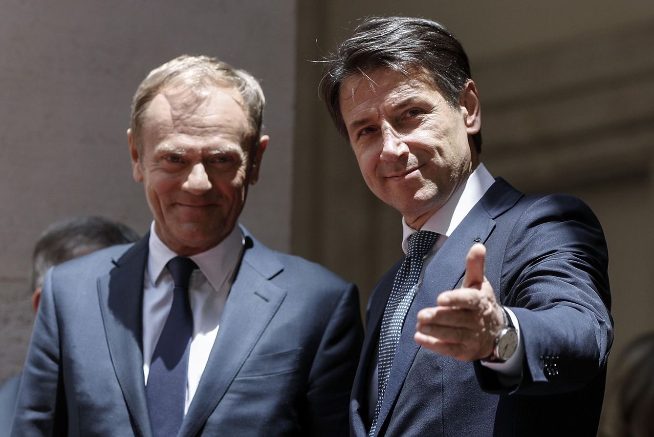 Donald Tusk con el nuevo primer ministro italiano, Giuseppe Conte (EFE)