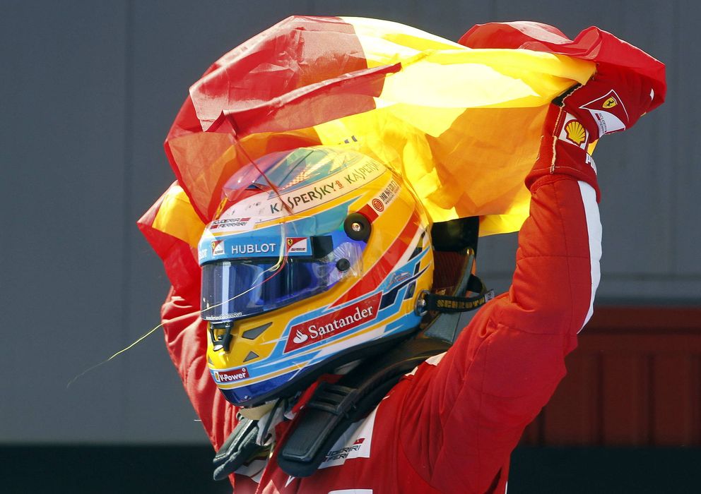 Foto: Fernando Alonso celebra su victoria en el Gran Premio de España de 2013. (EFE)
