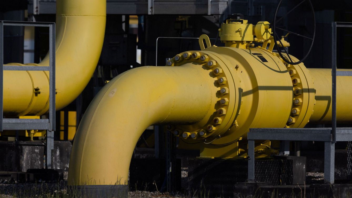 Foto: Una tubería de gas en el este de europa propiedad de una Joint Venture de Gazprom. Reuteurs/Kacper Pempel 