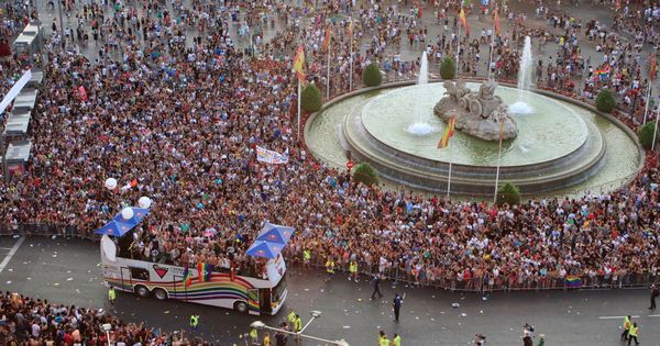 Foto: Una de las carrozas del desfile del Orgullo Gay en 2018 (EFE)