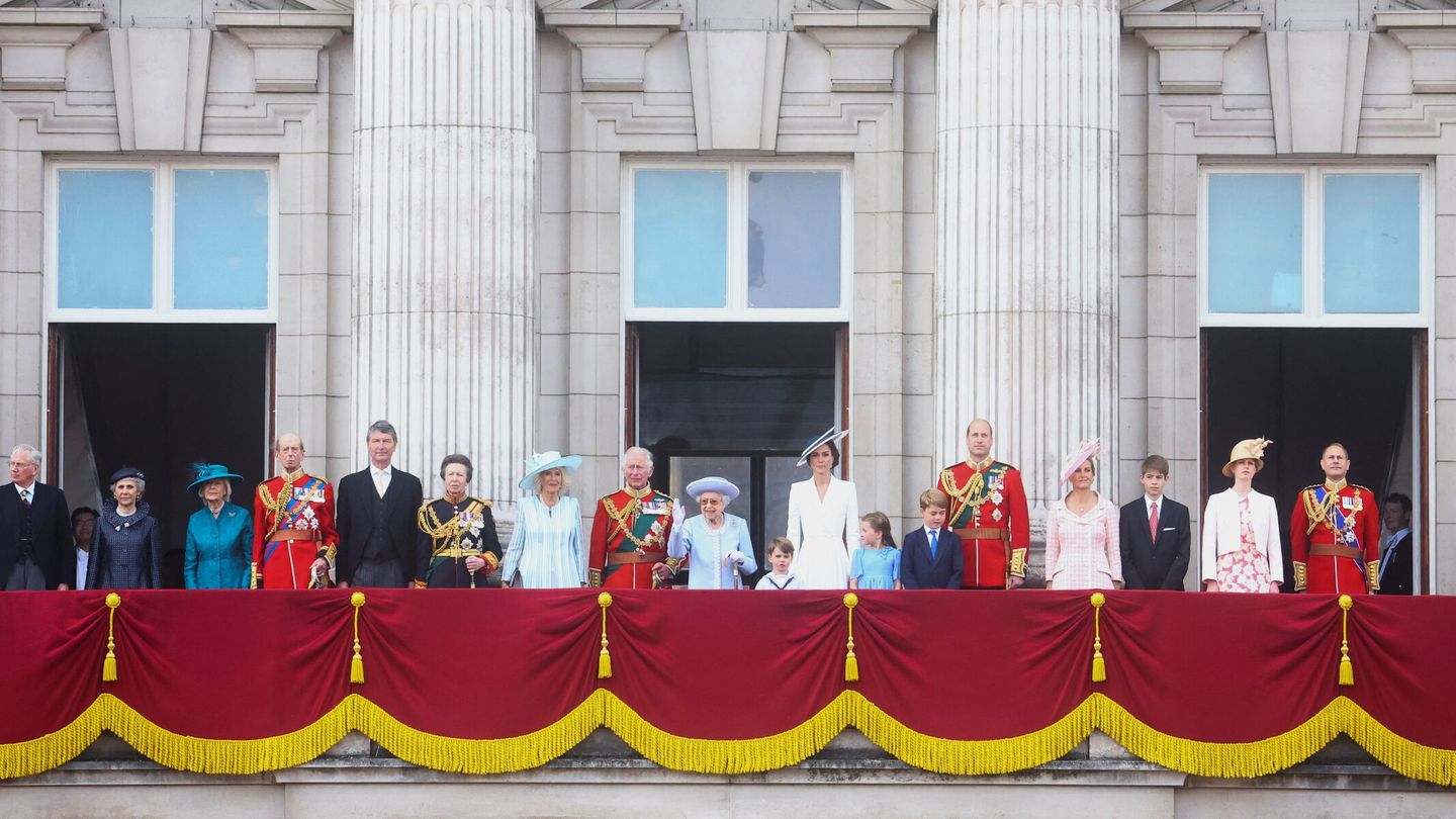 La familia real al (casi) completo. (Reuters/Hannah McKay)
