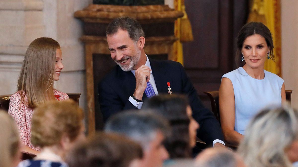 El Rey condecora a 41 ciudadanos e insiste en su compromiso "de servicio a toda España"