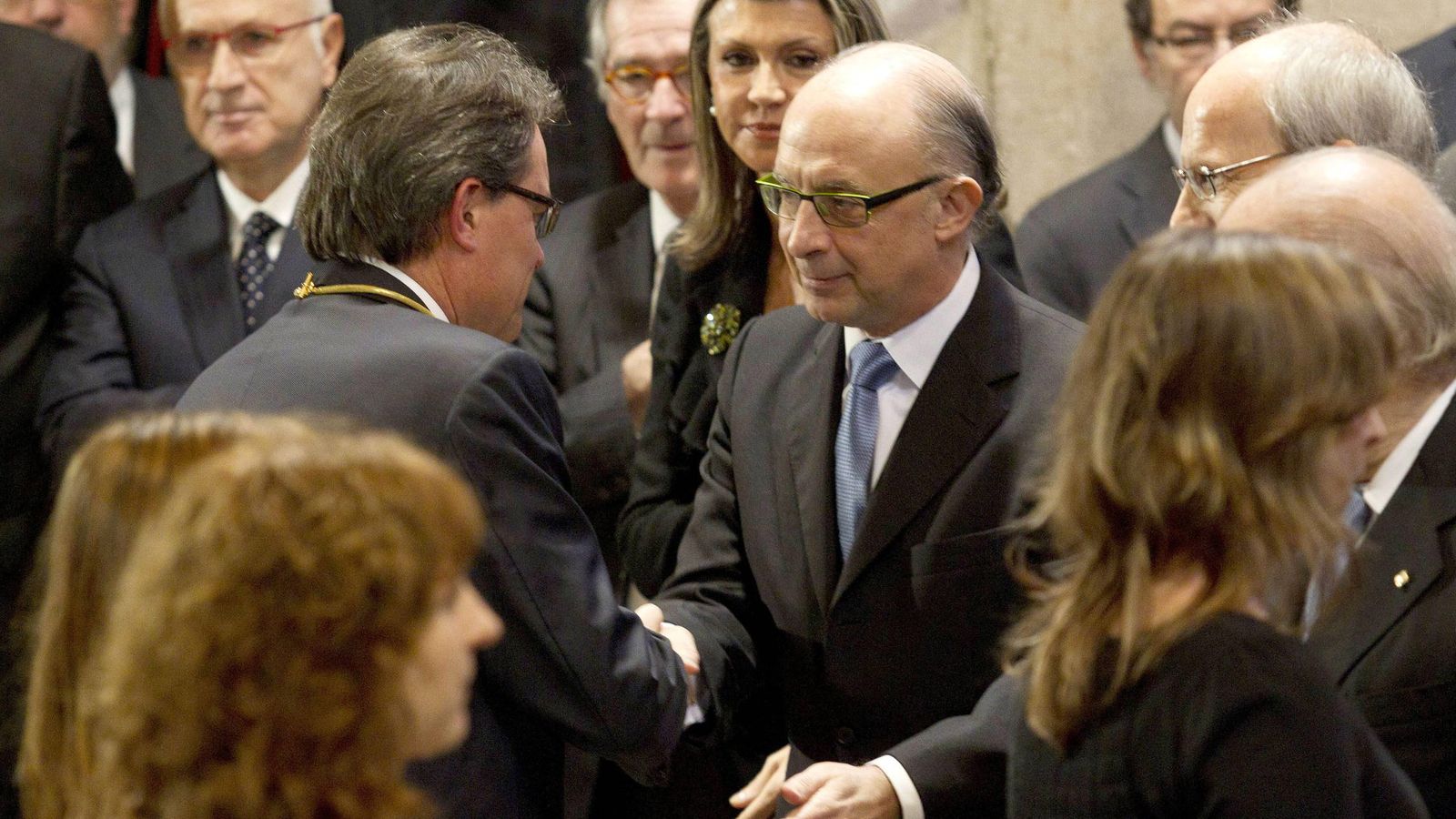 Foto: El presidente de la Generalitat en funciones, Artur Mas (i),  y el ministro de Hacienda, Cristóbal Montoro. (EFE)