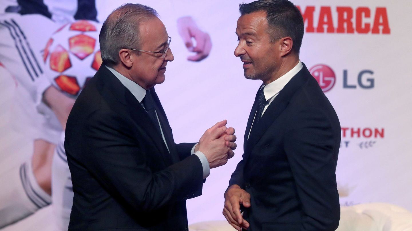 El presidente del Real Madrid, Florentino Pérez, con el agente portugués Jorge Mendes. (EFE/Juan Iglesias)