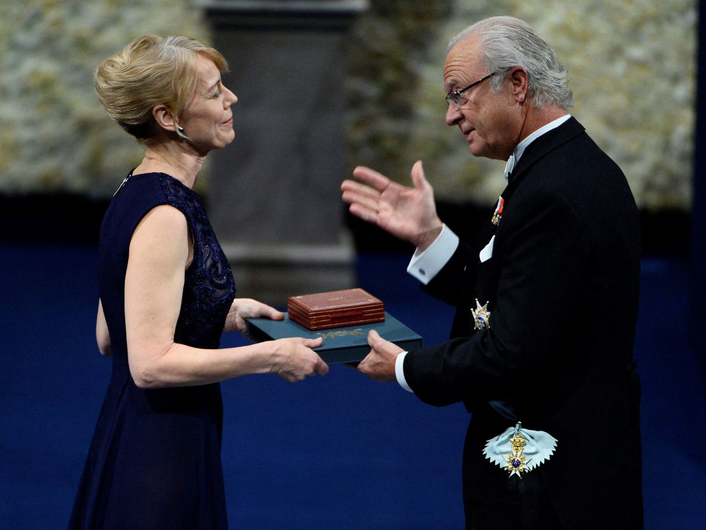 La hija de Alice Munro, en 2013 al recoger el Premio Nobel en representación de la escritora. REUTERS Claudio Bresciani 