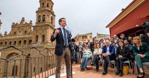 Foto: El líder nacional de los populares, Pablo Casado, durante su intervención en un acto electoral en Alfaro (La Rioja). (EFE)