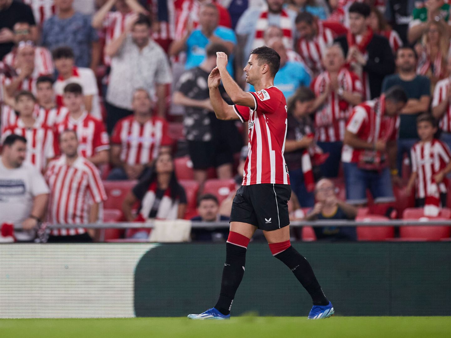 Gorka Guruzeta, tras su gol al Almería. (Ricardo Larreina/AFP)