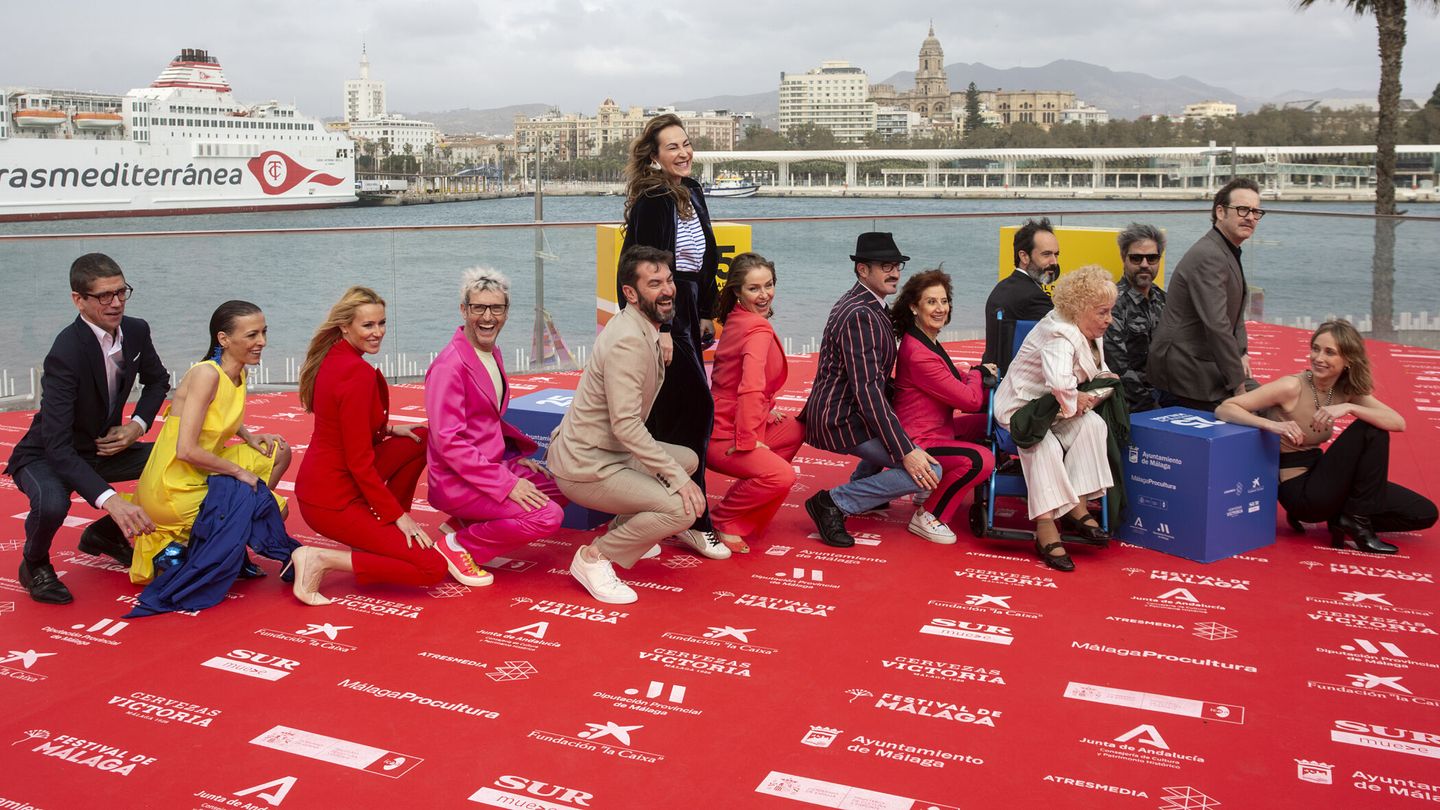 El director y los actores en la presentación de 'Camera Café', en el Festival de Cine de Málaga. (EFE/Daniel Pérez)