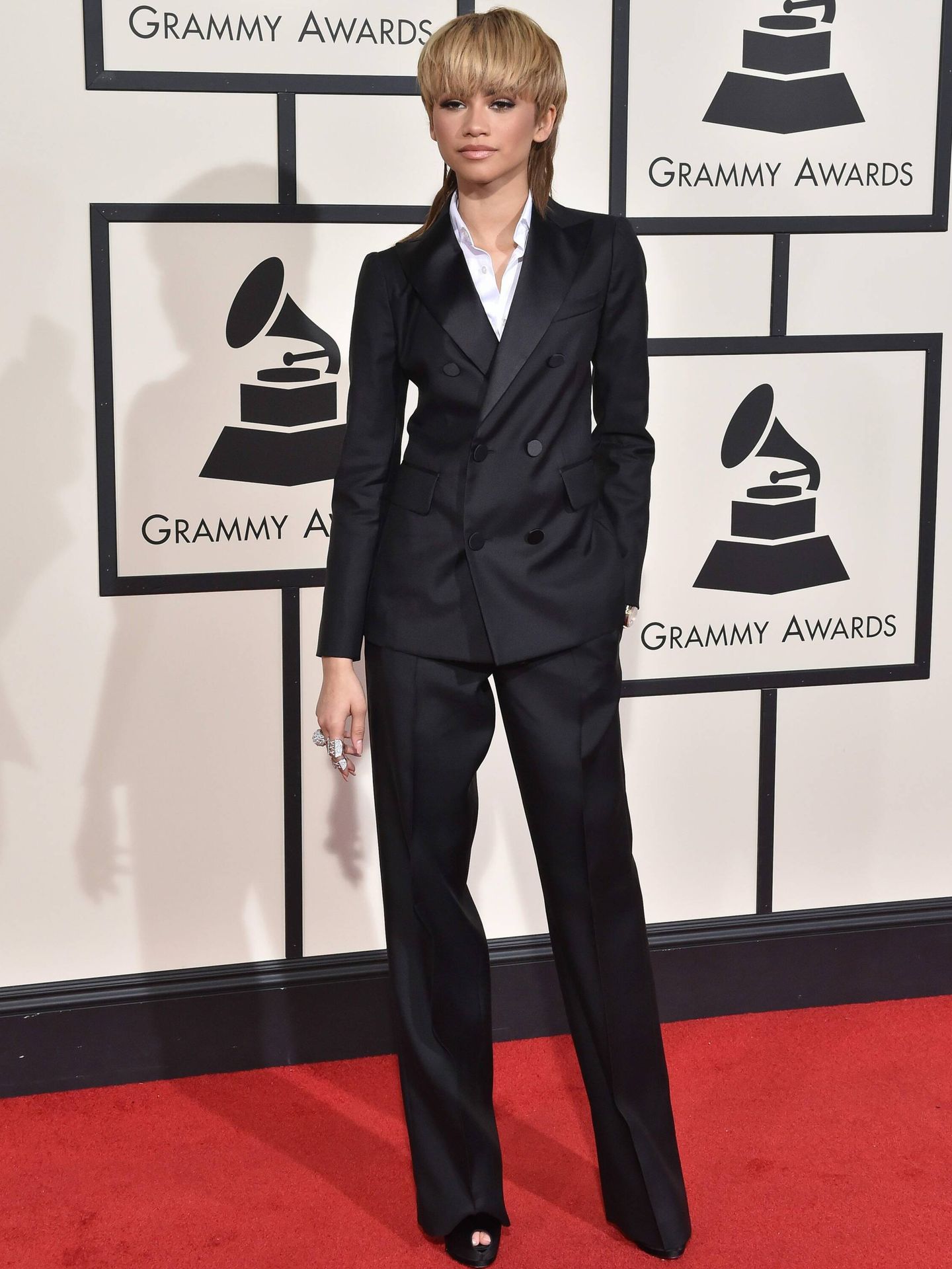 Zendaya, en la alfombra roja de los Grammy de 2016. (Cordon Press)