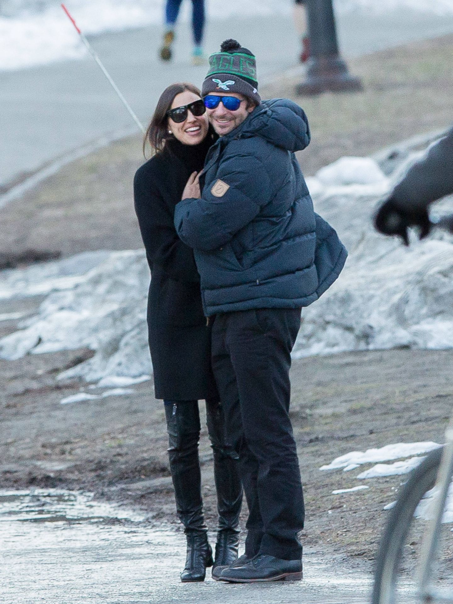 Irina Shayk y Bradley Cooper son el vivo reflejo del amor y la felicidad, en una imagen de archivo. (Gtres)