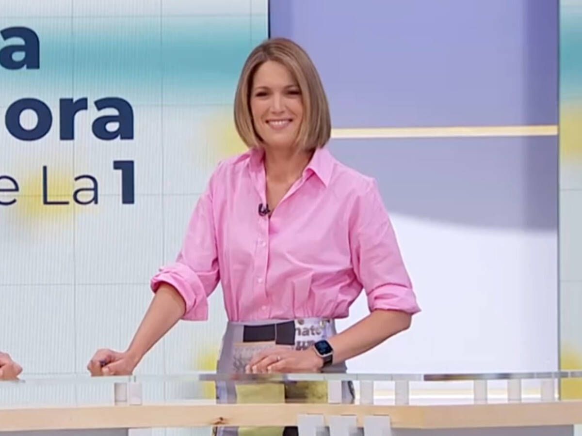 Foto: Silvia Intxaurrondo con un look de tendencia en su debut en 'La hora de La 1'. (Televisión Española)