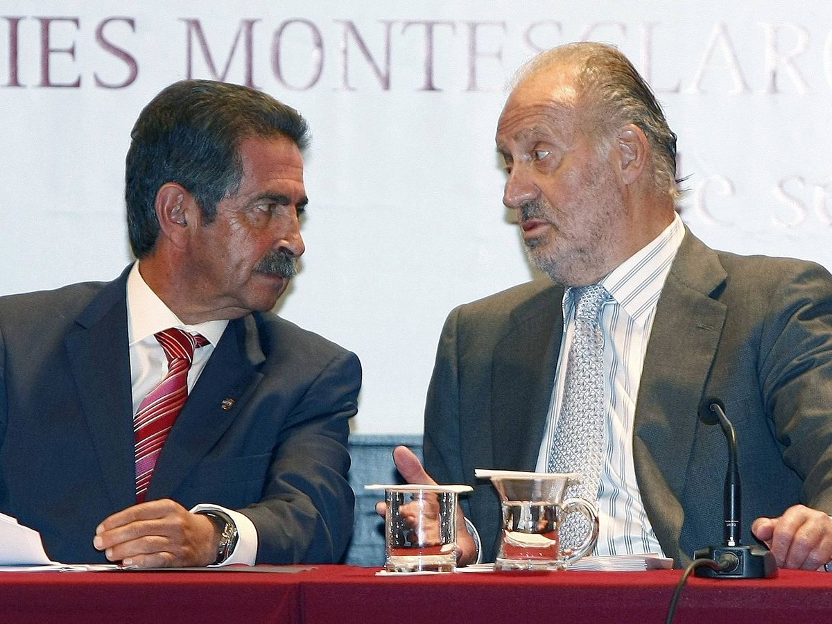 Foto: Revilla y Juan Carlos I. (EFE/ Esteban Cobo).