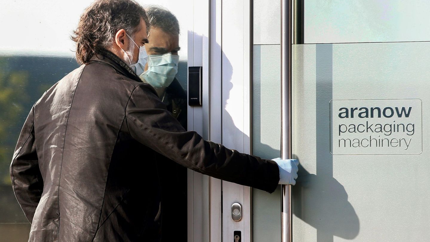 El presidente de Òmnium Cultural, Jordi Cuixart, tras salir de la prisión de Lledoners. (EFE)