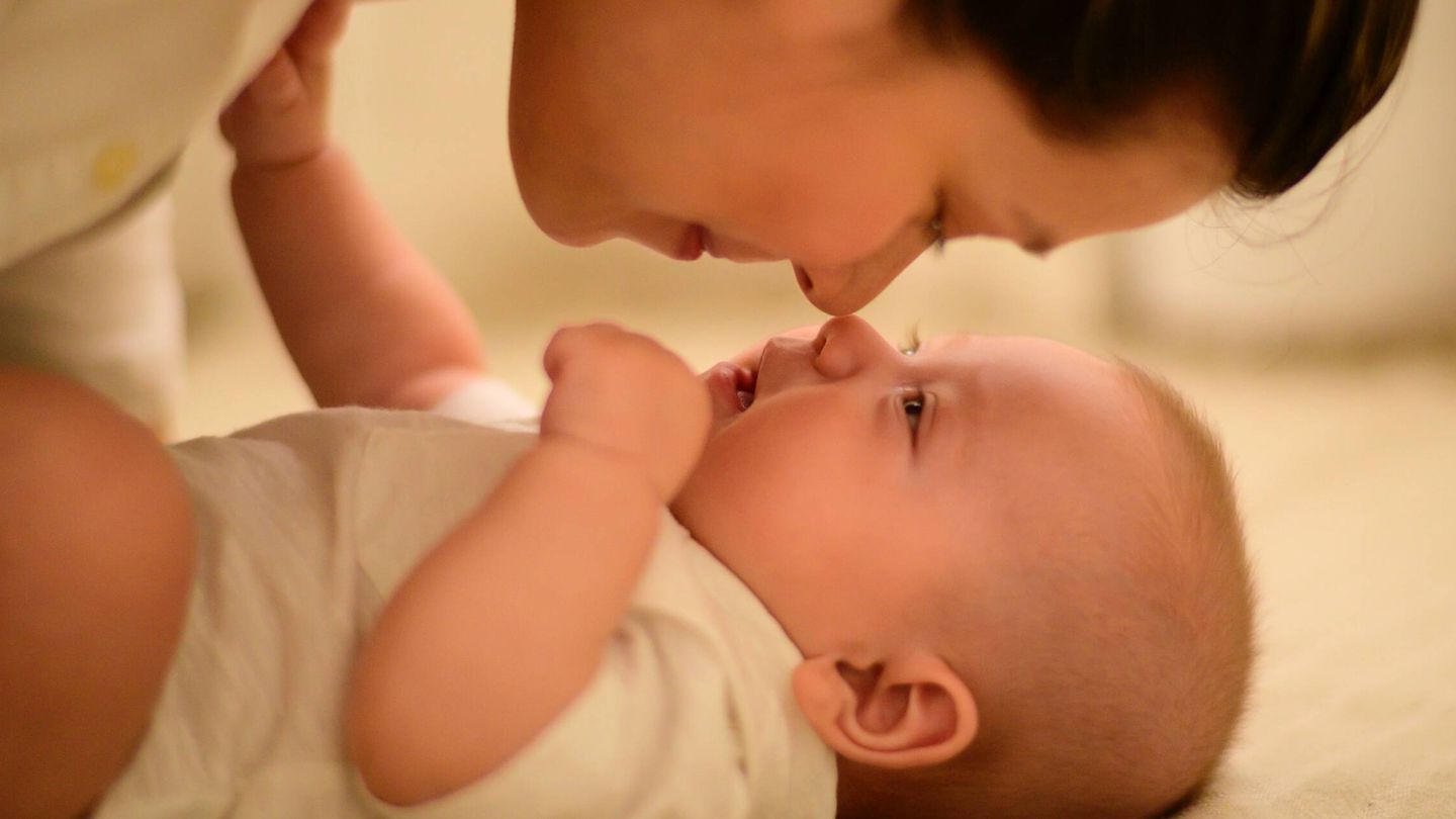 El aroma corporal de un bebé es considerado uno de los más destacados y placenteros. (Ana Tablas para Unsplash)