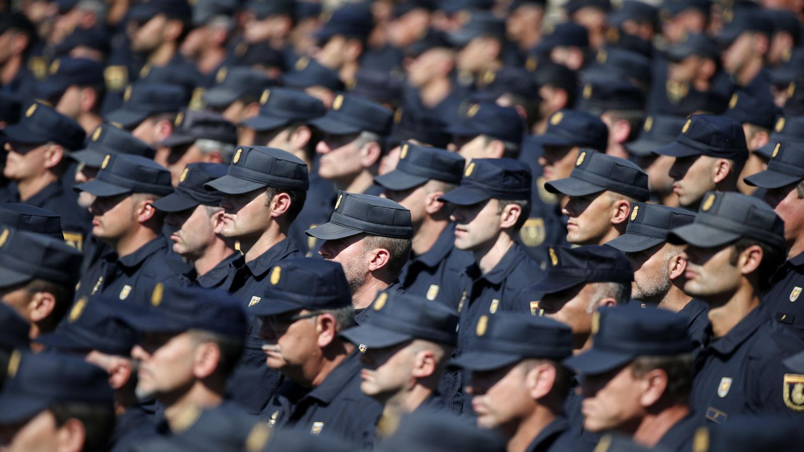 Foto: Miembros de las Unidades de Intervención Policial, en el 25 aniversario del departamento. (EFE)