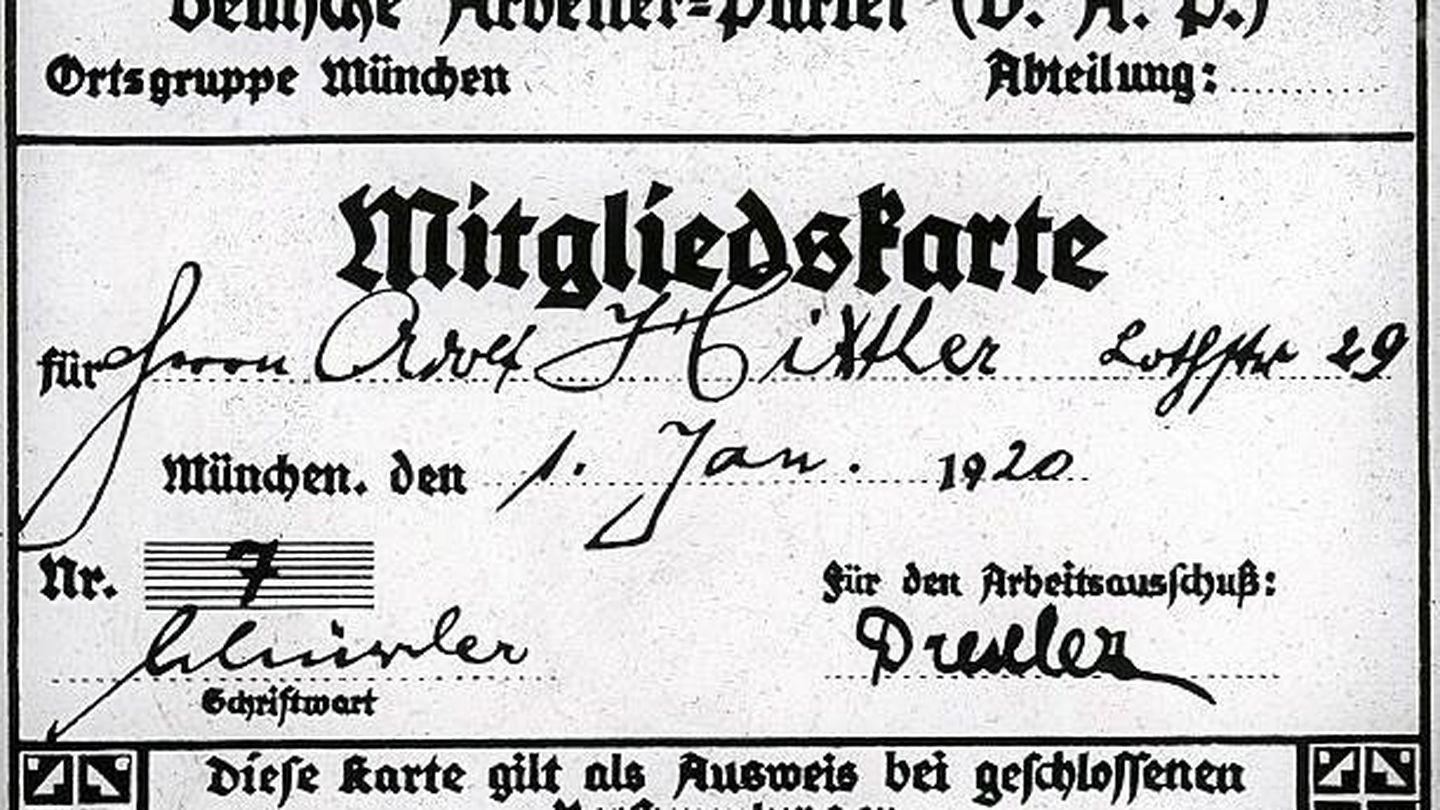 El primer carnet de Adolf Hitler del Partido Obrero Alemán.