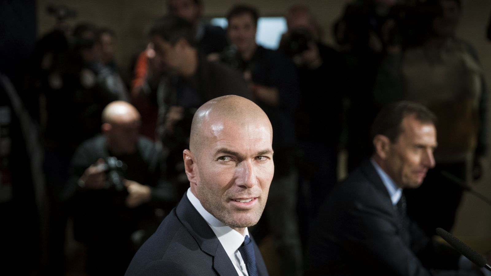 Foto: El entrenador del Real Madrid, el francés Zinedine Zidane, durante su presentación como nuevo técnico del equipo. (EFE)