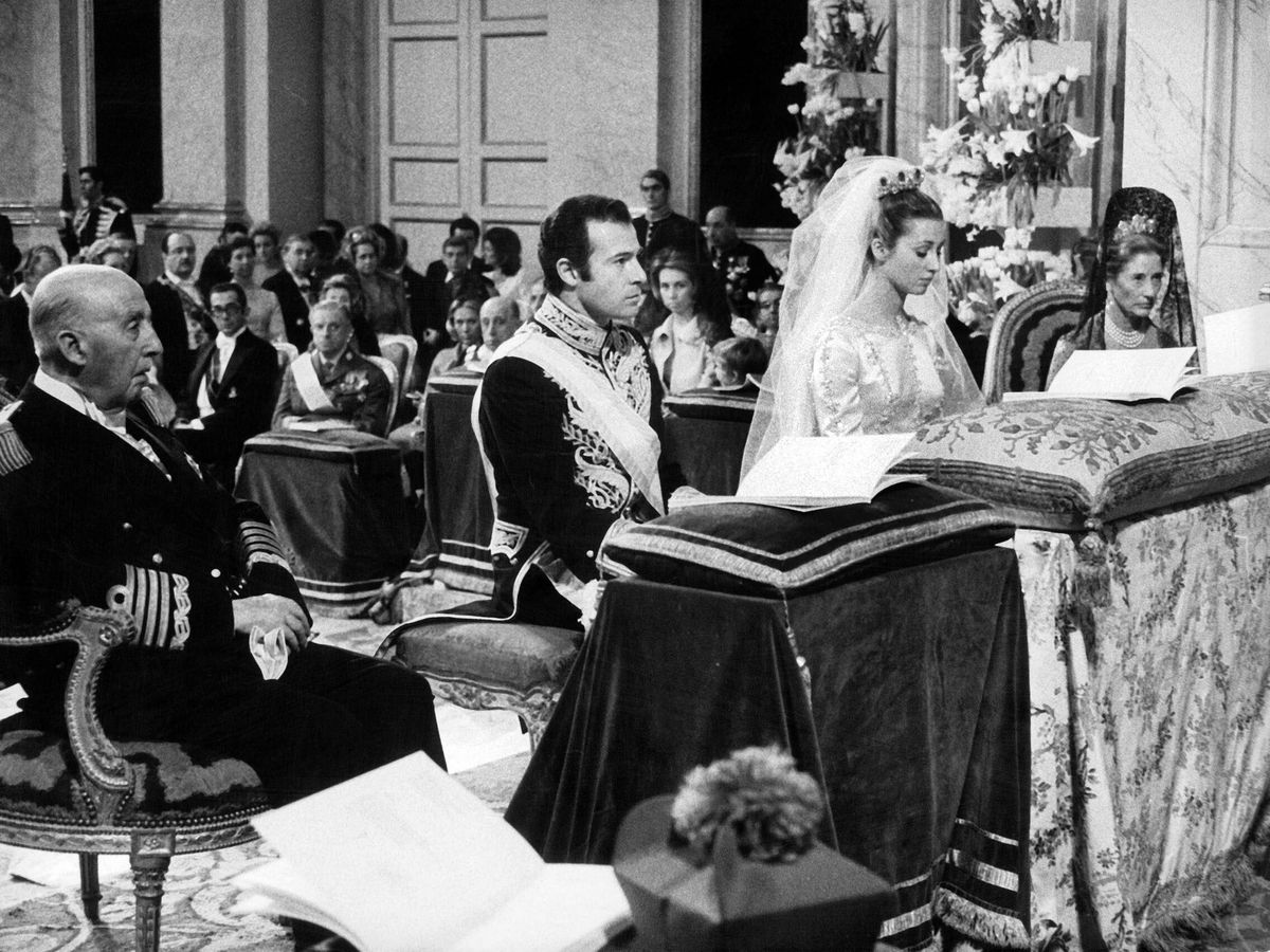 Foto: La boda de Alfonso de Borbón y Carmen Martínez-Bordiú, en 1972. (Cordon Press)
