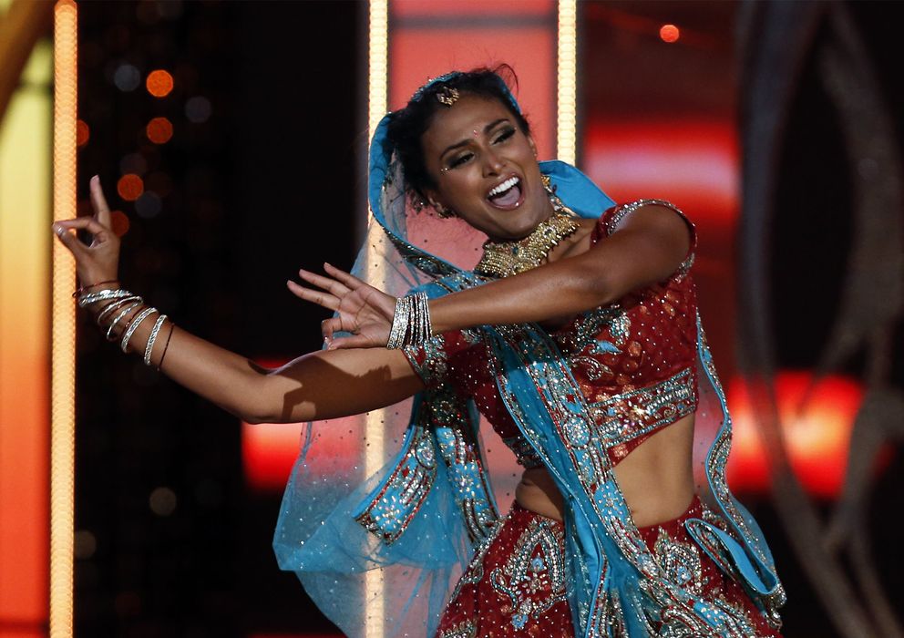 Foto: La mujer oficialmente más guapa de EEUU, ataviada para bailar al estilo Bollywood. (Reuters)