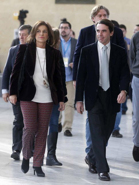Foto: Ana Botella, junto a su marido en la última convención nacional del PP. (EFE/J. J. Guillén)