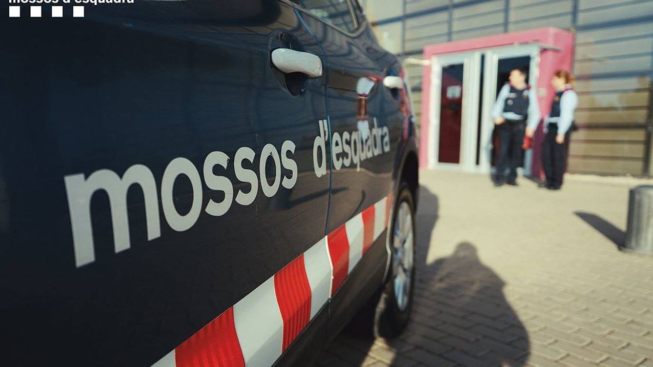 Foto: Imagen de un vehículo de los Mossos. (EFE)