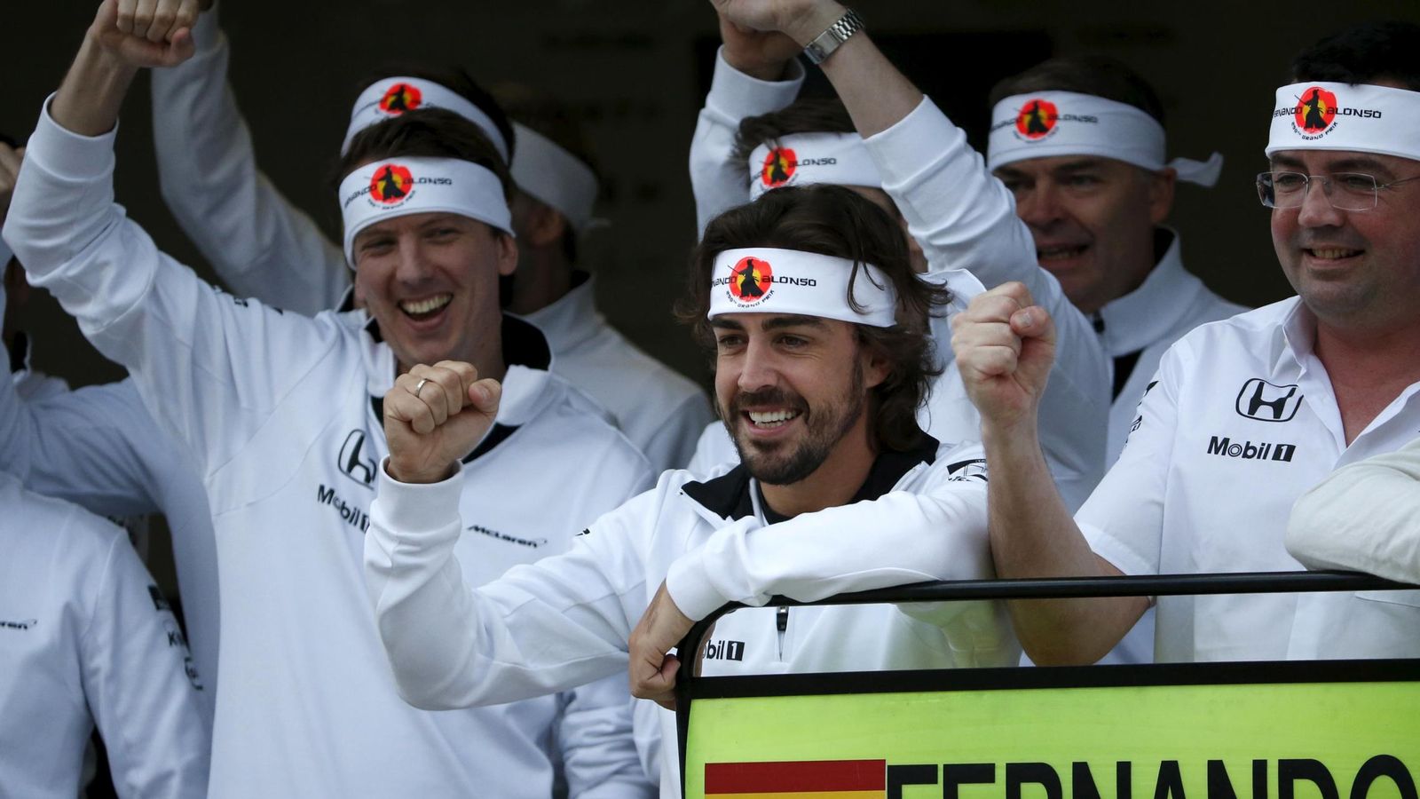 Foto: Fernando Alonso posó con todo el equipo de McLaren-Honda (Reuters)